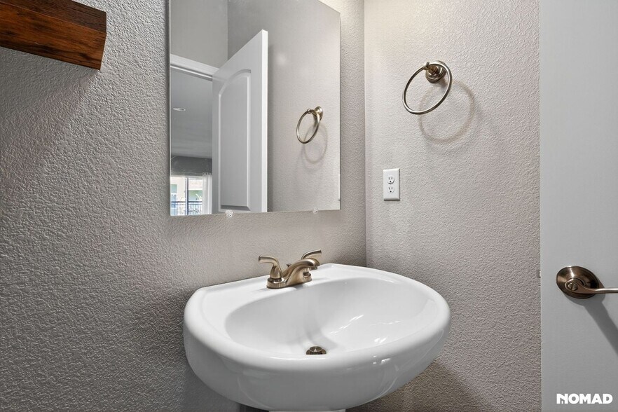 Building Photo - 11250 Florence St