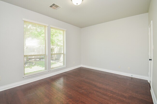 Building Photo - 9819 St Romain Dr