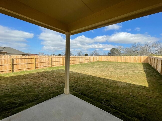 Building Photo - Fantastic Two-story Duplex with a huge bac...