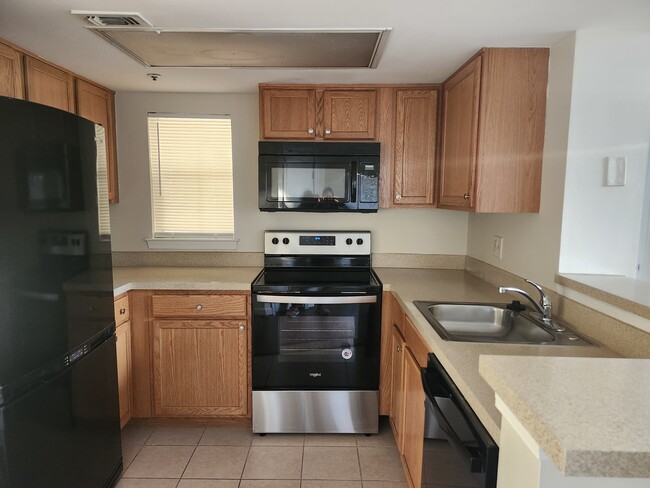 Kitchen - 10404 Beacon Ridge Dr