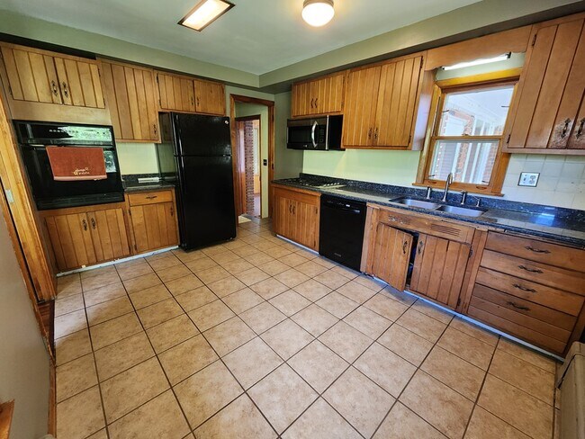 Building Photo - 7522 Utegg Rd