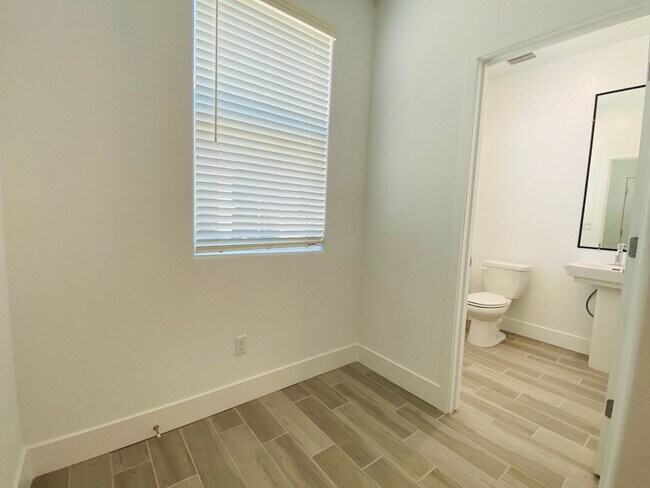 Building Photo - $2,295 + $100 Solar, Copper Ave. & Willow,...