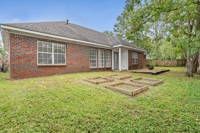 Building Photo - Four Bedroom in West Mobile