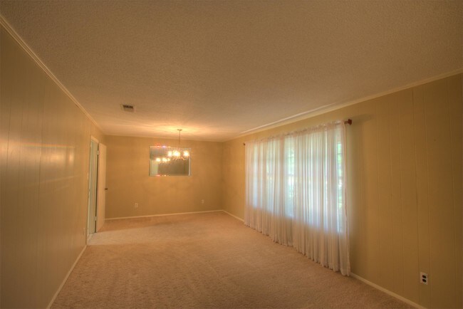 Building Photo - 303 Clements Rd