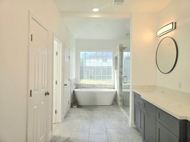 Building Photo - 20315 Lakeland Falls Dr