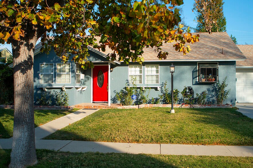 Primary Photo - 7900 Shoshone Ave