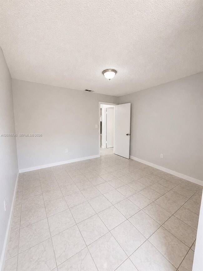 Building Photo - 3011 SW 117th Ave