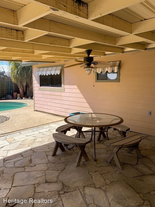 Building Photo - 3 br, 2 bath House - 379 W Deodar