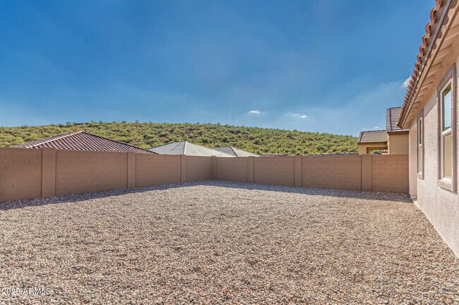 Building Photo - 3233 Juniper Cyn Dr