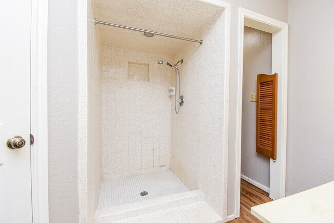 Building Photo - 15502 Rio Plaza Dr