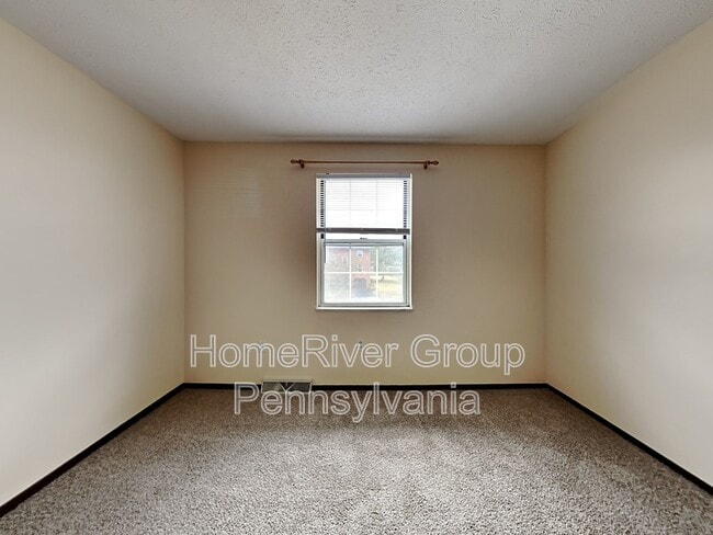 Building Photo - 331 Carters Grove Dr