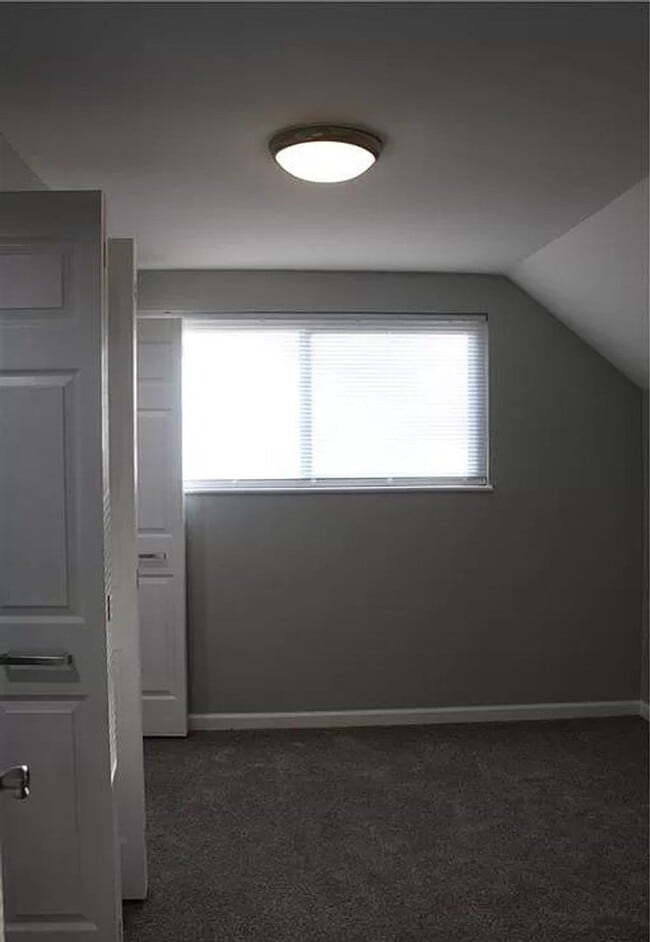 Building Photo - 4 Bedroom home with fenced in backyard and central air