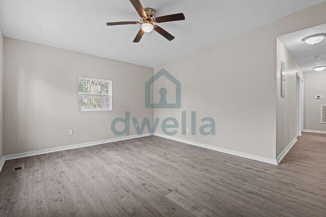 Building Photo - Beautifully Renovated 3-Bedroom Home on Curtis Drive - Serene Sumter Setting, Featuring a Private...