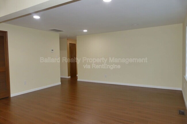 Building Photo - 2127 N 160th St