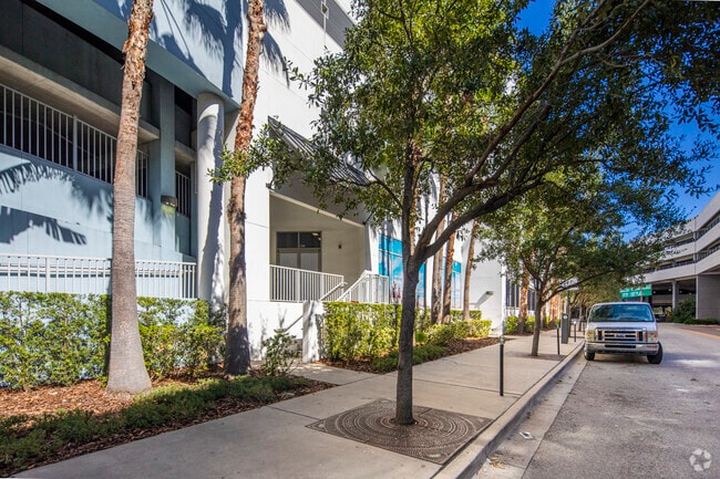 401 S 12th St Tampa, FL 33602-5602 - Towers of Channelside
