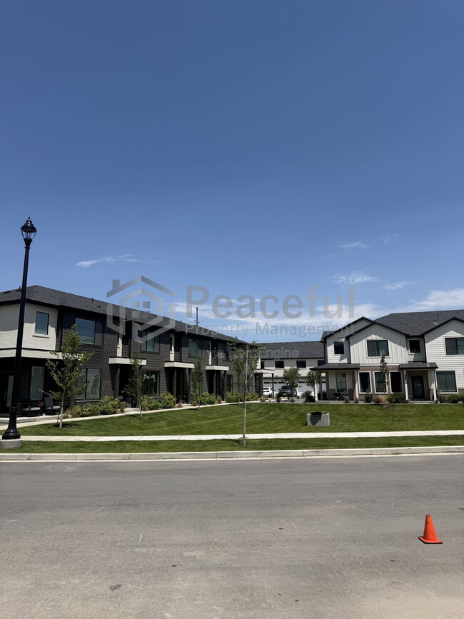 Building Photo - 272 E 850 S