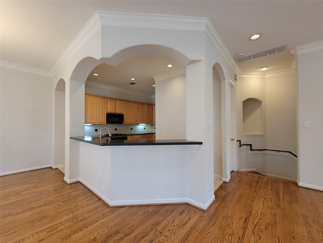 Building Photo - 604 Reinerman St