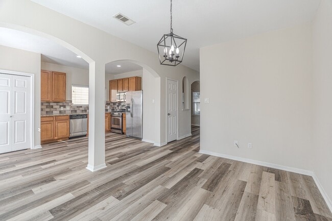 Building Photo - 20702 Settlers Lake Cir N