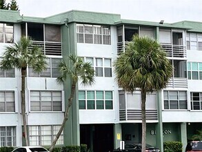 Building Photo - 2751 Taft St