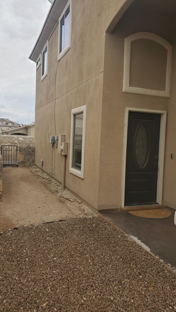 Building Photo - HOME FOR RENT ON THE EASTSIDE