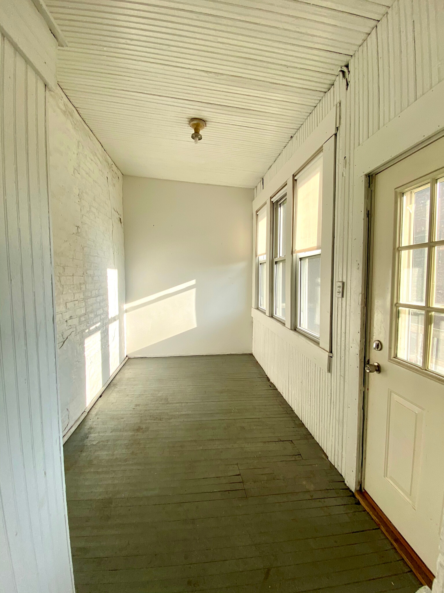 Sun room - 3530 S Hoyne Ave