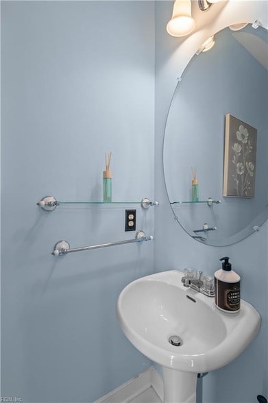 Building Photo - 232 Suri Dr