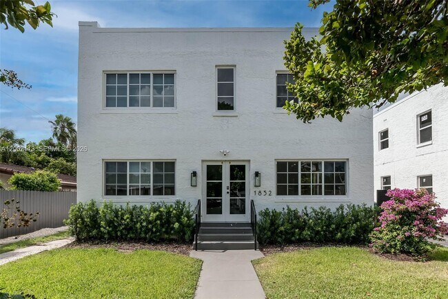 Building Photo - 1852 SW 22nd Terrace