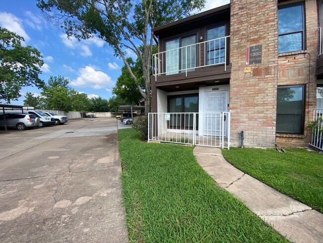 Building Photo - 6633 W Airport Blvd