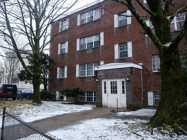 Building Photo - 116 River St