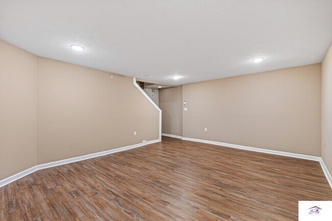 Building Photo - 600 S 31st Ave