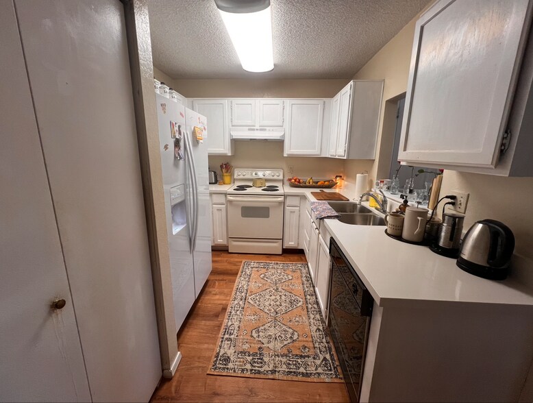 Building Photo - 8625 E Belleview Pl