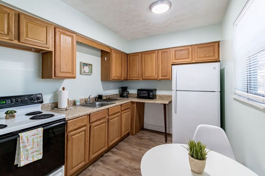 Building Photo - 141 California Ave