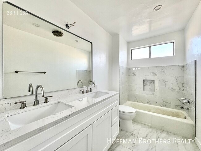 Building Photo - 1121 Kings Rd