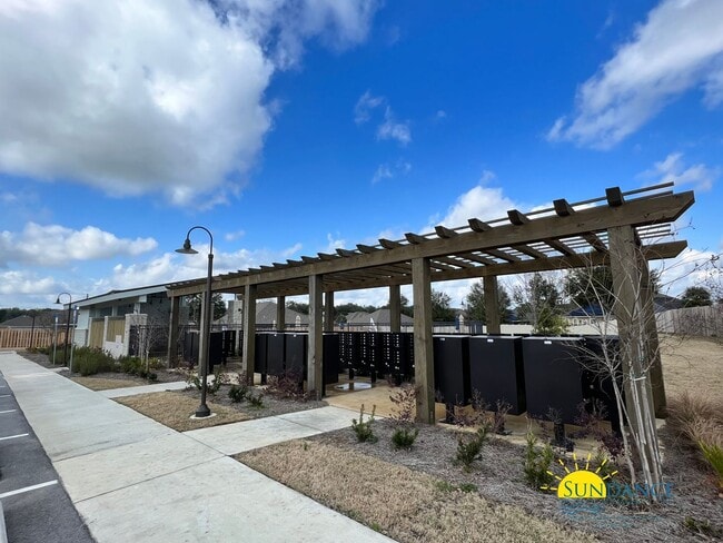 Building Photo - Stunning 4 Bedroom Home in Crestview!