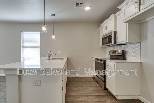 Building Photo - 407 Vail Cir