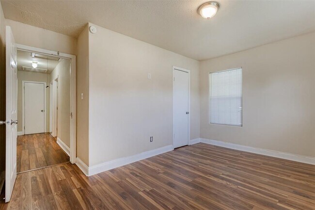 Building Photo - 10601 Murr Way