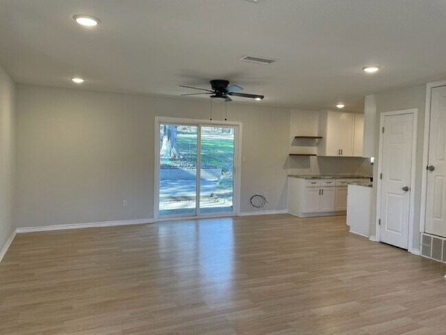 Building Photo - Application Received | Updated Single-Story 3 Bed, 2 Bath | Big Yard | Pet Restrictions