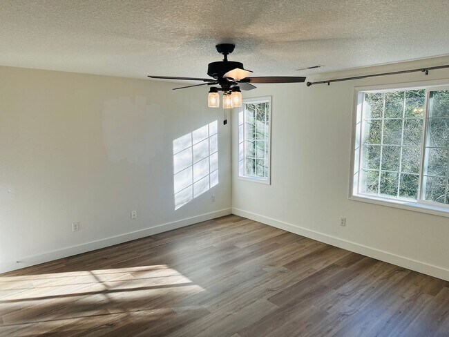 Building Photo - Charming Newly Remodeled Acreage Home