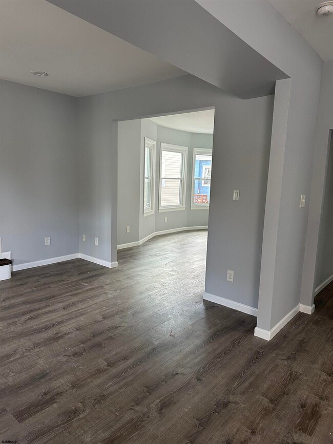 Building Photo - 12 S Jackson Ave