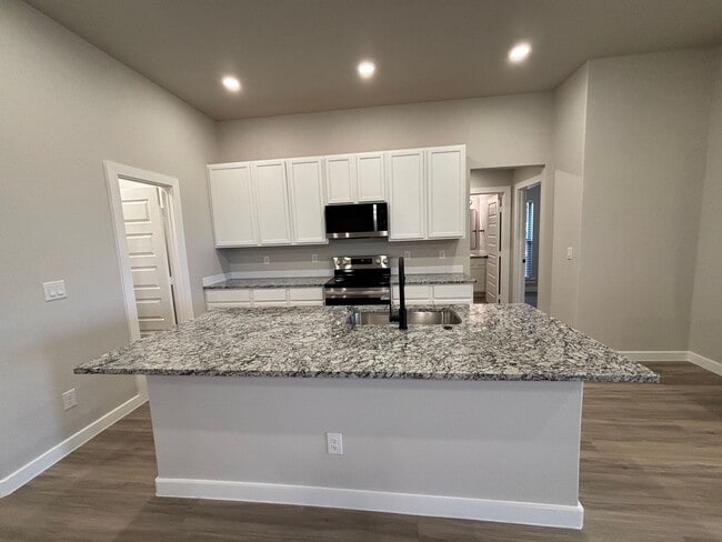Building Photo - 4/2 Available July in Bell farms!!