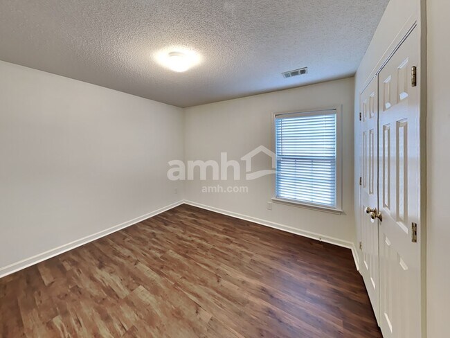 Building Photo - 349 Burdock Trce