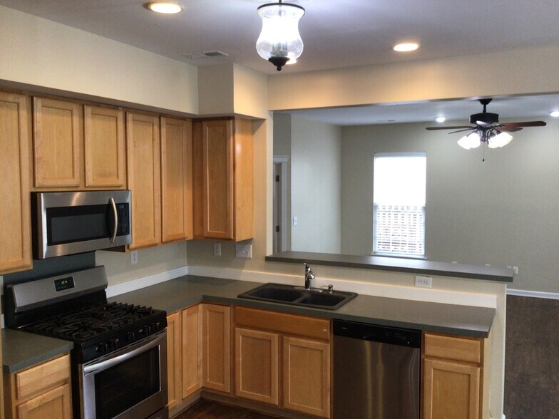 Building Photo - 7534 Sparkleberry Dr