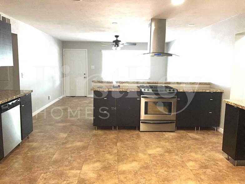 Building Photo - 2308 W Orchid Ln