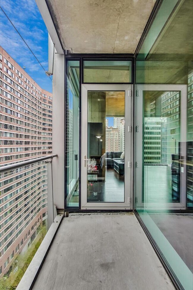 Building Photo - 600 N Fairbanks Ct