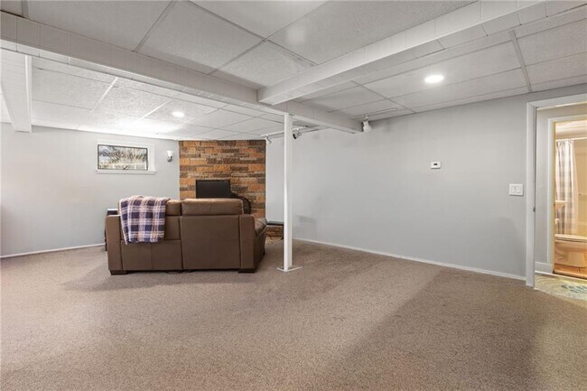 Building Photo - 132 Ruggles Ave