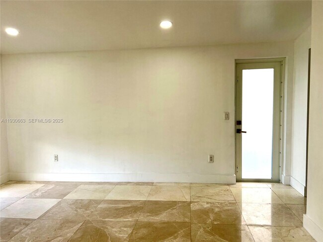 Building Photo - 2536 Flamingo Ln