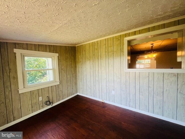 Building Photo - 16 Happy Creek Ln