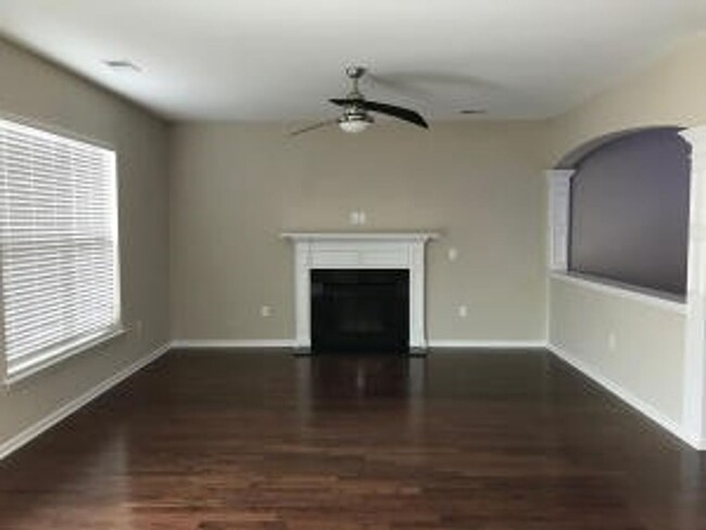Building Photo - Two story traditional home in Sophia Landing.