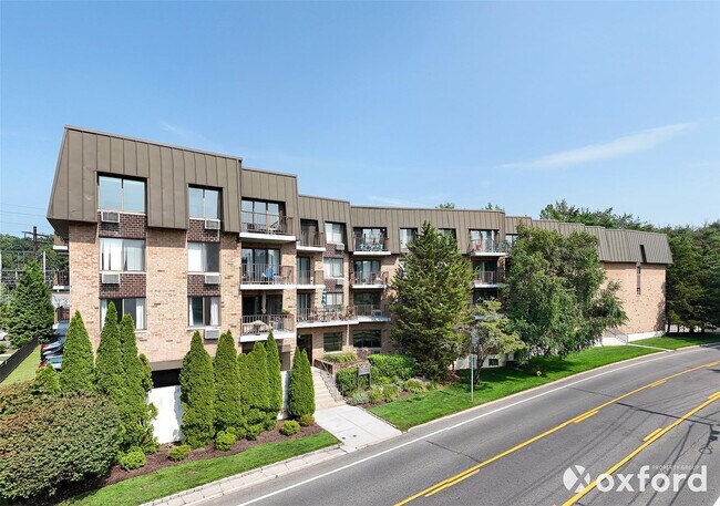 Primary Photo - 560 Halstead Ave