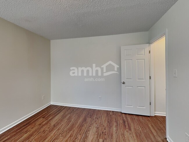 Building Photo - 4415 Hounds Run Dr